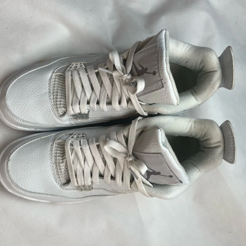 Nike Air Jordan 4 Retro White size 11 Basketball Sneakers